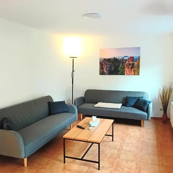 Seyfarthrooms - Ferienwohnung Zum Dorfladen Rathen - zentrale Lage mit direkter Anbindung an das Wanderwegenetz, moderne Inneneinrichtung, hôtel à Rathen