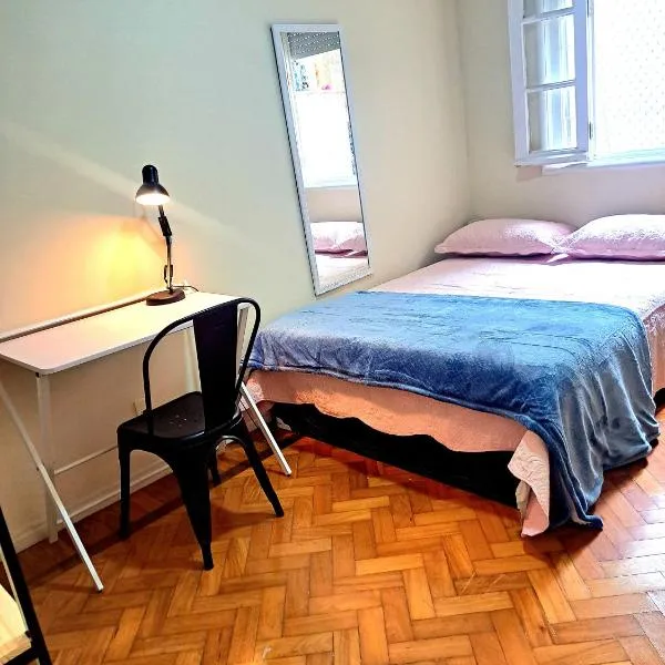 Quarto com Anfitriã em Copa, hotel in Rio de Janeiro