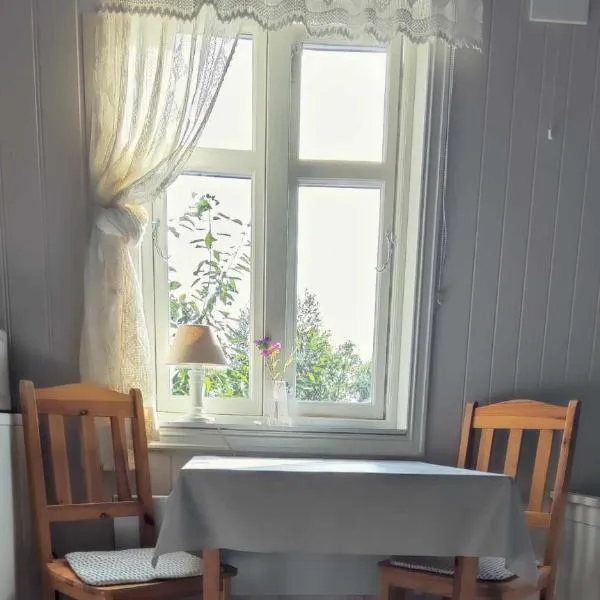 Øya husrom-enkeltsenger-kjøkken-bad, hôtel à Sarpsborg