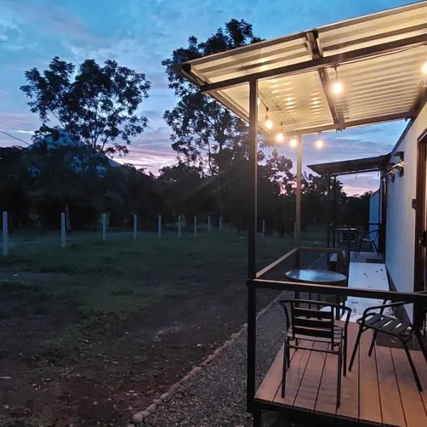 Serenity Rooms Arenal, hotel v destinaci Guayabal