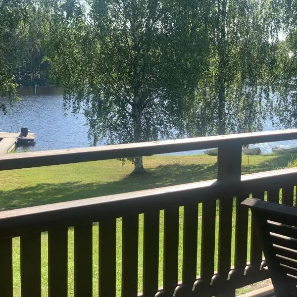 Tahkon Riihiranta - 4 bedroom villa by the lake - Tasokas tilava rantamökki、ターコブオリのホテル