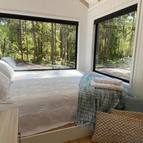 'Chartreuse' Tiny Home on Green Valley Fingerlime Farm, hotel in Peachester