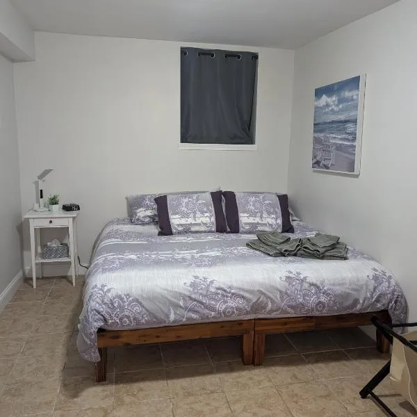 Brighton Apartment Sleeps 3 - Steps to Bus Line, hotel in Boston