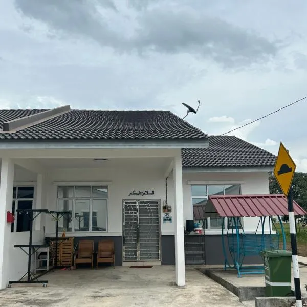 Homestay Kami Your Home Away from Home, hotel in Kampong Kandang