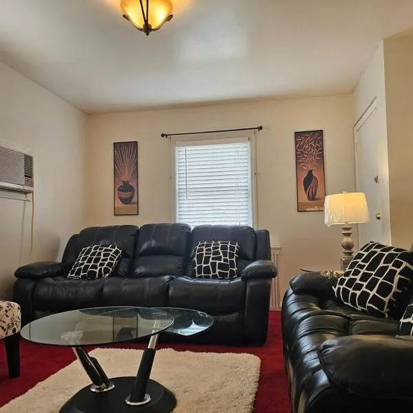Comfy Getaway minutes from UBS Arena, hotel in Elmont