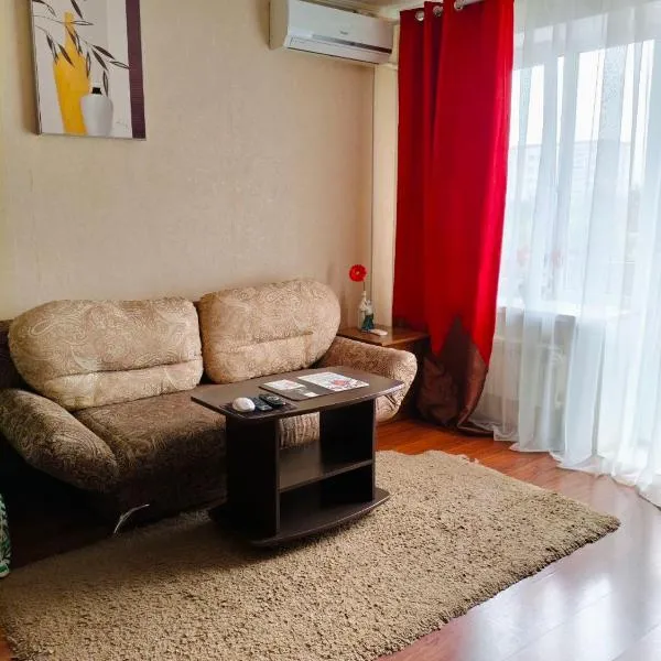 Spacious apartment with balcony, hotel in Kremenchuk
