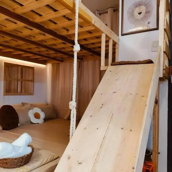 El Nissi Staycation, The Play Cabin, Beside Enchanted Kingdom，Santa Rosa的飯店