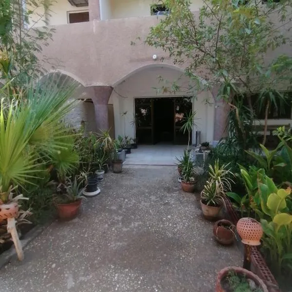 Rose Guest House 您在盧克索的第二個家, хотел в Луксор