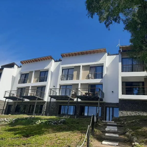 Costa de Lago - Cullelafquen, hôtel à Villa Pehuenia