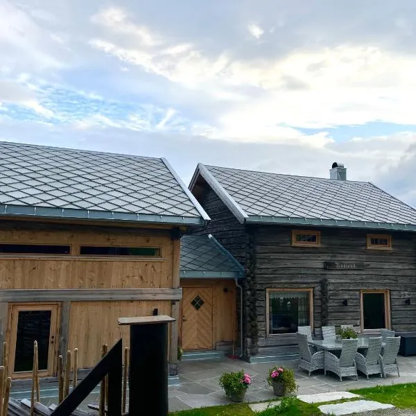 Rudland Gård - Unik gårdsovernatting i stabbur fra 1750, hotel in Sør-Fron