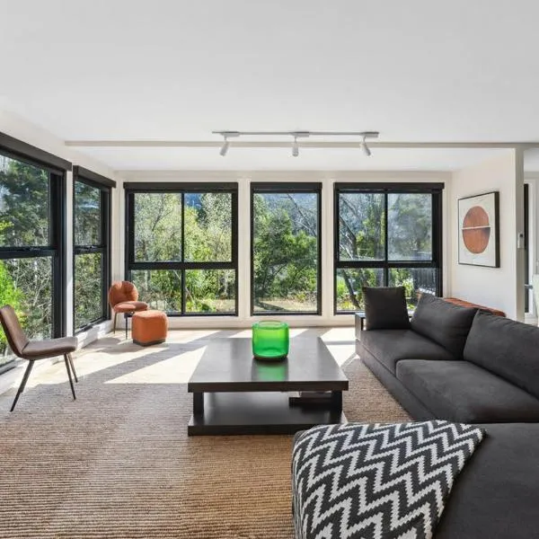 Station Penthouse with Private Spa, ξενοδοχείο σε Warburton