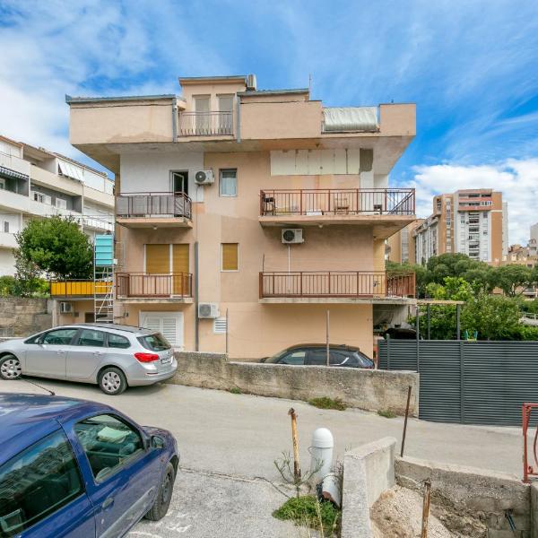 Apartments with parking space Split - 22293, Split