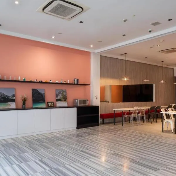 A Hotel Dickson, Stay From 9PM To 8AM, Hotel in Singapur