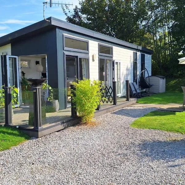 Inside No 1 Retreat Carnforth, hotel v destinaci Carnforth