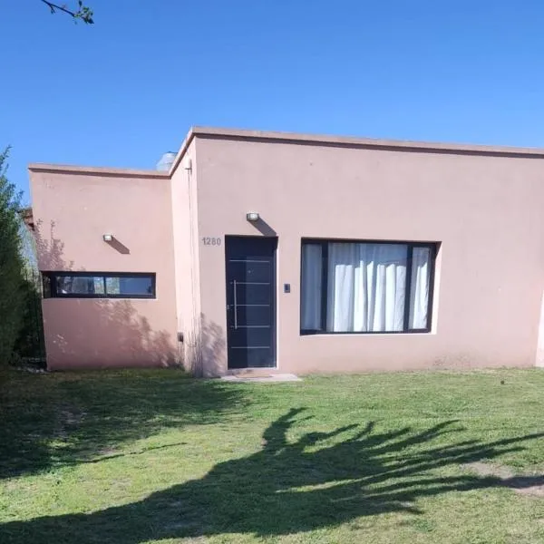 Casa Blandengues alojamiento temporal, hotel in San Miguel del Monte