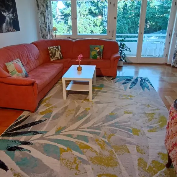 Exklusive Lage, sehr große Wohnung mit Gartenblick - FEWO Hämmerle Rot, hotel v destinaci Konstanz