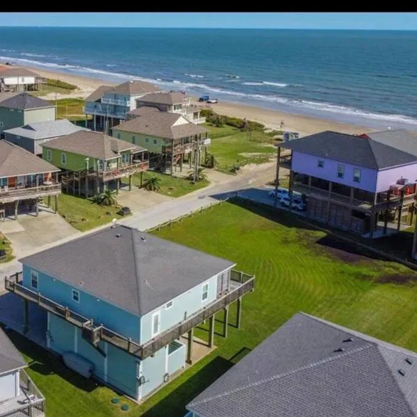 JUST LISTED Beach House Steps Away from the Beach, hotel in Bolivar Peninsula