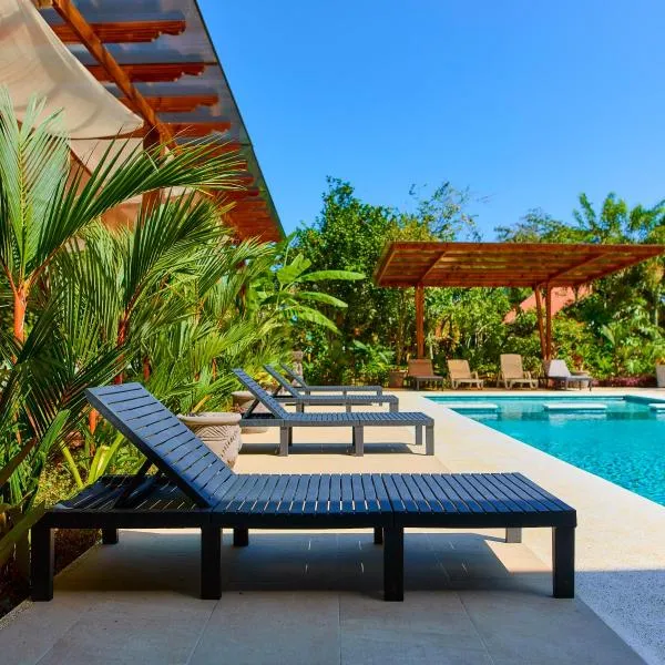 Casa Blossom - Beach Paradise Retreat, Fully Equipped, Holiday Home, hotel in Puerto Viejo