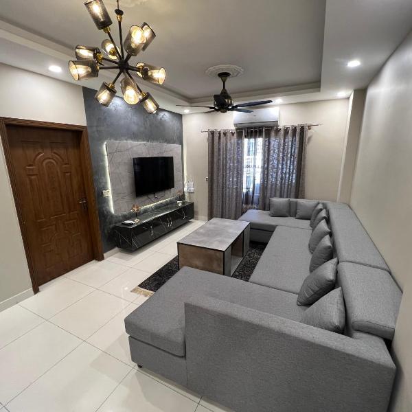 Three-bedroom Urban Retreat with Terrace AQZ Apartments, Humak
