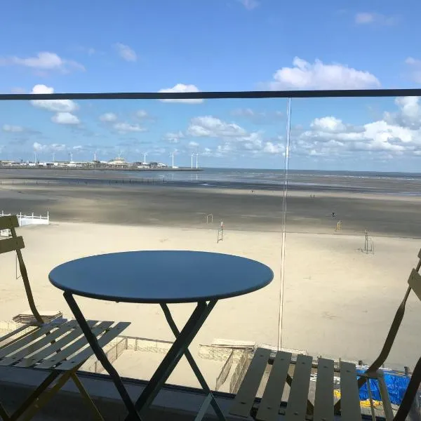 Appartement met prachtig zicht op zee, hotel in Heulebrug