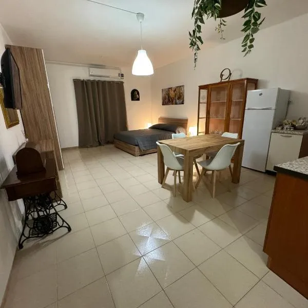 ZIO PEPPE, hotel in Senise