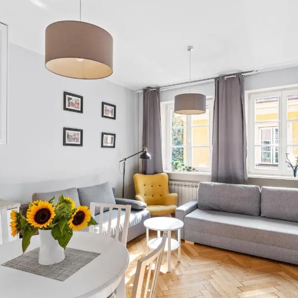 Cute apartment in the historic old town of Warsaw, hotel in Warsaw
