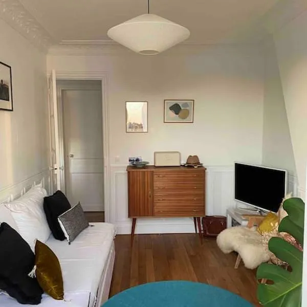 Charmant Appartement Typique Parisien, hotel in Paris