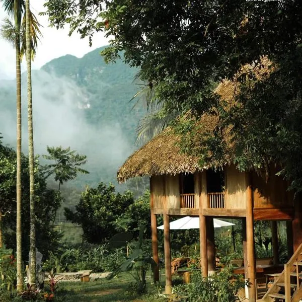 Thai House Pu Luong - Century Old Stilt House with Terrace Views, hotel v destinaci Hương Bá Thước