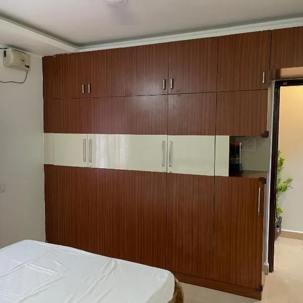 2BHK penthouse Majestic Heights, hotel in Hyderabad