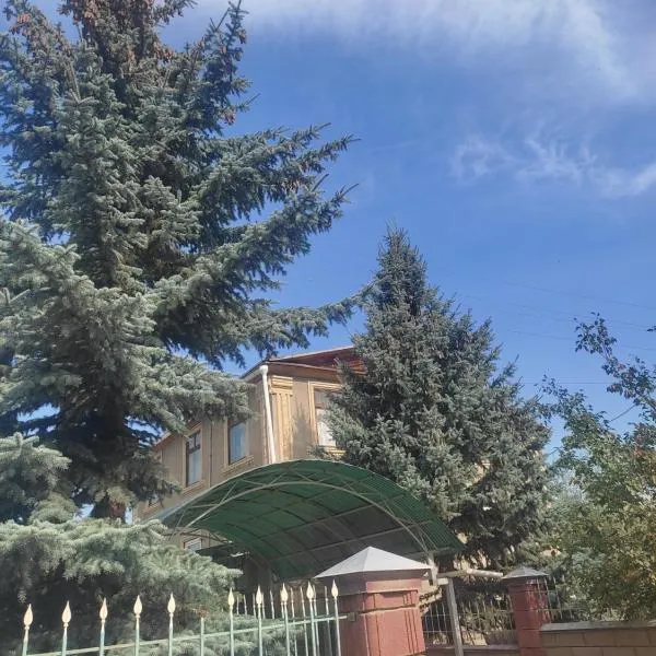 Green yard Guest house Barskoon, hotel in Barskoon