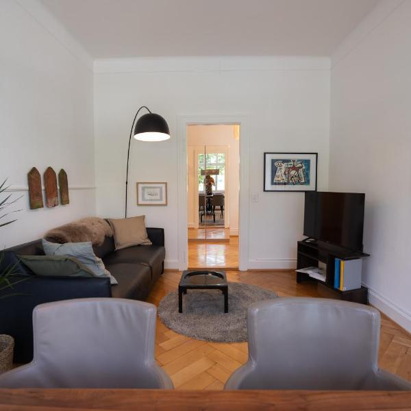 Charmante Altbauwohnung am Rhein, Базель
