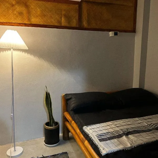 Beach room for 2 at Dallúyon Beach House, hotel in Dalumpinas Oeste