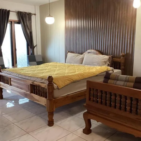 Baan Khunsri Guesthouse, hotel em Chiang Rai
