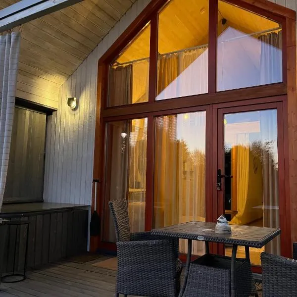 Beachboog LAHEMAA, hotel u gradu Kuusalu