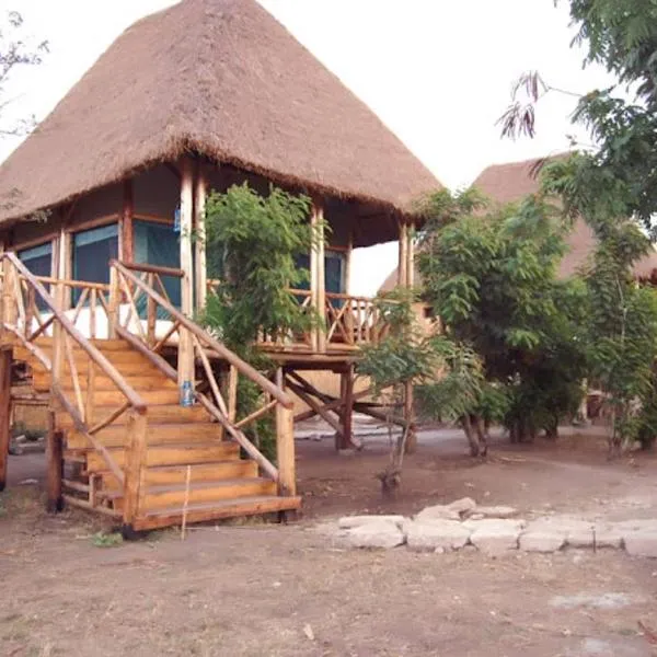 Entale Safari Camp Queen Elizabeth National Park, hotel in Kasese