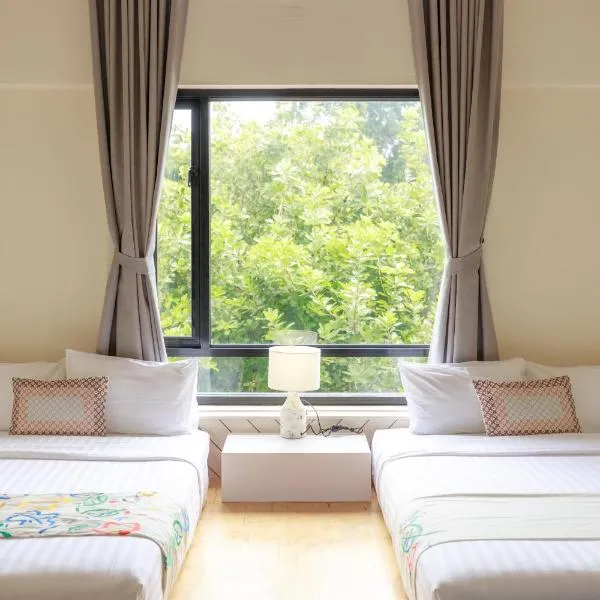 Junior Family Room by 233Poshtel, hôtel à Lampang