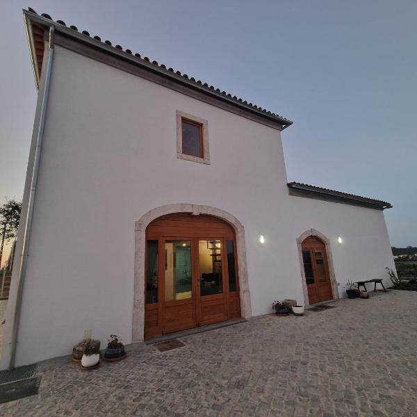 Quinta da Chumbaria - heaven on a hilltop, peace and stunning views!, Casal do Monte