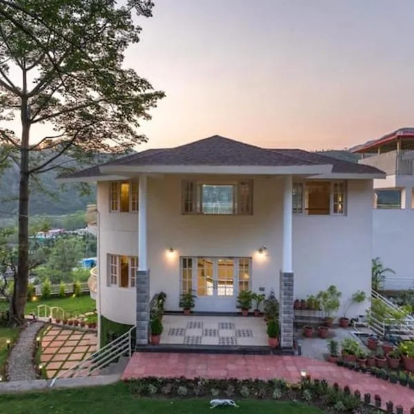 Bella Casa, 3BHK LUX Villa Private Gardens & Mountain Views, hotel in Dehradun