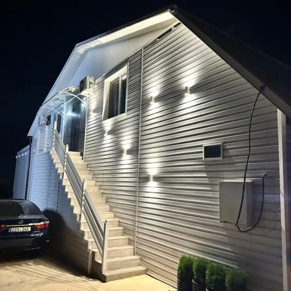 Home Fine Home Cinema,位于基希讷乌的酒店