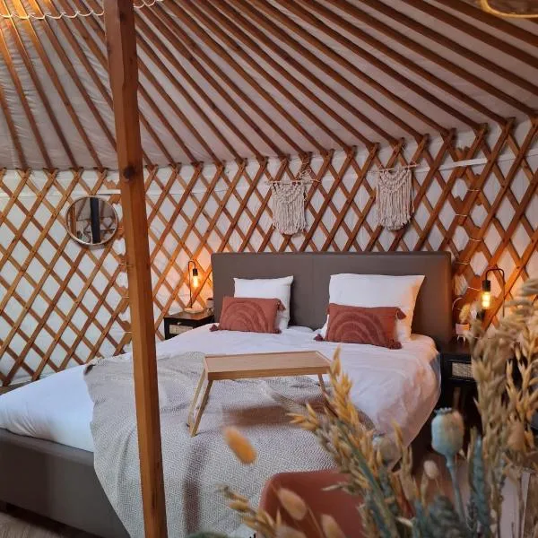 Yurt 2-4p, hôtel à Ravels