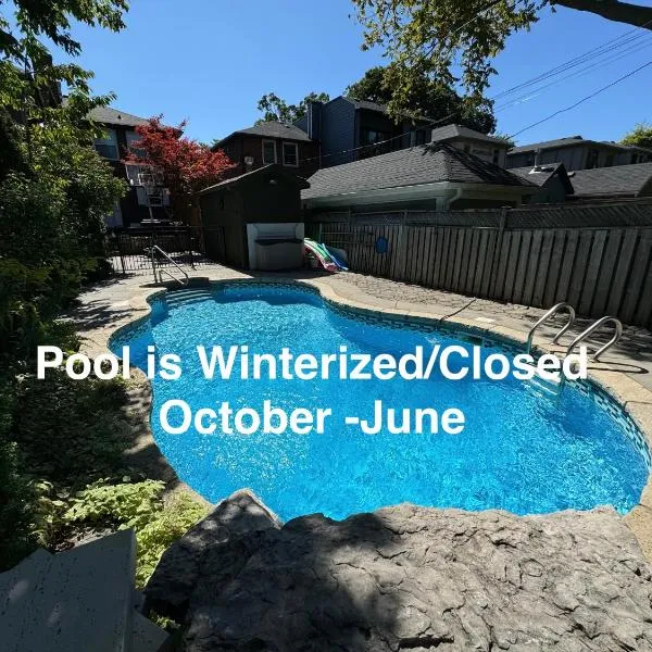 Leaside Rental with Great Backyard & Pool, ξενοδοχείο στο Τορόντο