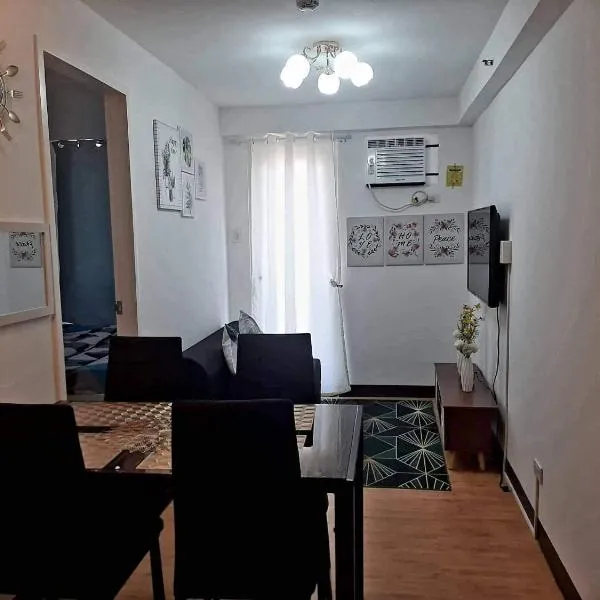 Arezzo Place Davao - Condo Rentals WITH FREE POOL, 200MBPS CONNECTION, hotel u gradu Lanang