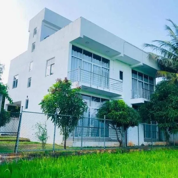 White House Inn, ξενοδοχείο σε Lukasgoda