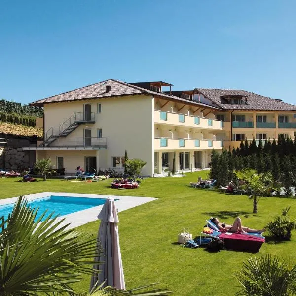 Hotel Weingarten, hotel in Caldaro