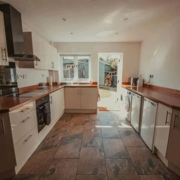 Sudbury में, होटल Charming 2 Bedroom Cottage mid town on quiet road, sleeps 4