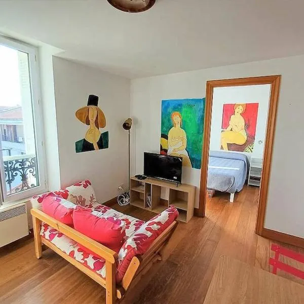 Bonito estudio reformado 1 dormitorio 3 personas, khách sạn ở Hendaye