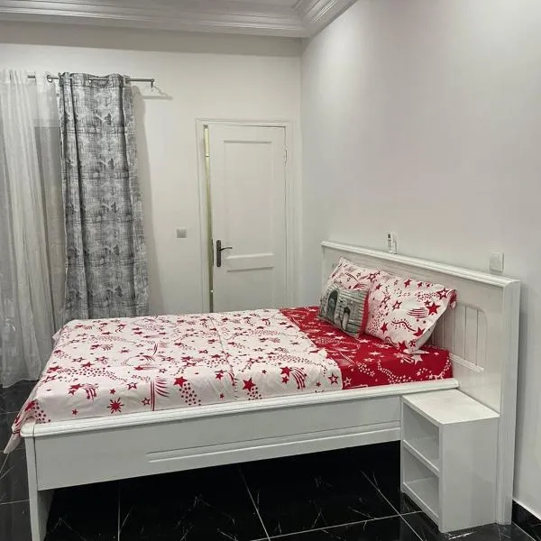 Studio Le Parisien, hotell sihtkohas Pointe-Noire