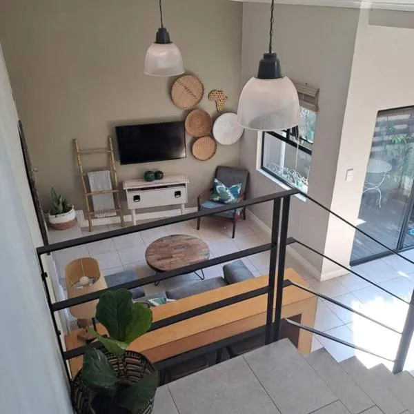 Open, Fresh & Private - Loft Styled Apartment, hotel in Durban