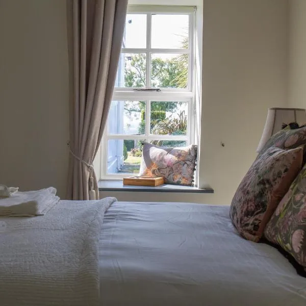 Hill House Lodge sleeps 6 Overlooking the rock of Cashel、キャッシェルのホテル