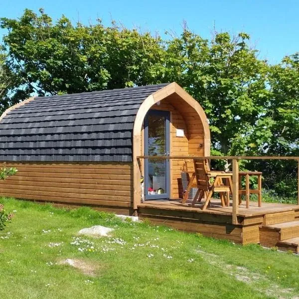 Sea and Mountain View Luxury Glamping Pods Heated, hotel em Holyhead